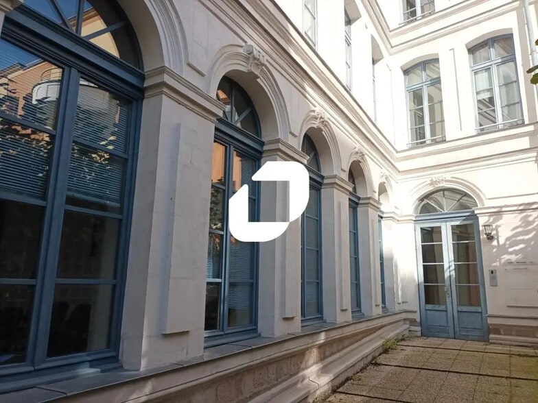 Office in Lille for lease - Building Photo - Image 3 of 8