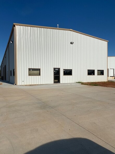8409 SW 23rd Pl, Oklahoma City, OK for lease - Building Photo - Image 3 of 36