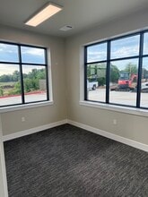 6815 Rendon Bloodworth Rd, Fort Worth, TX for lease Interior Photo- Image 2 of 10