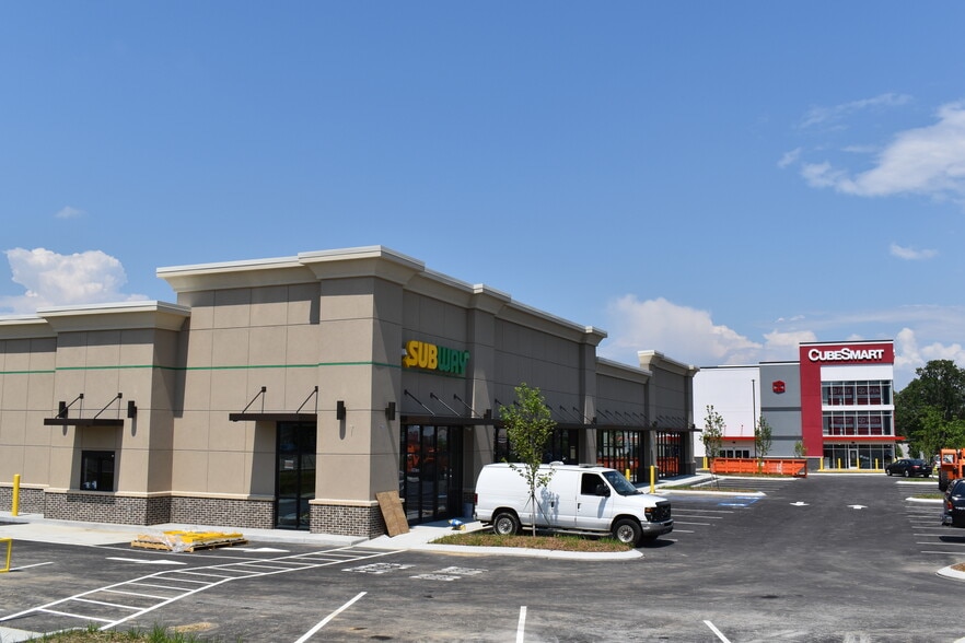 7635 Lee Hwy, Chattanooga, TN for lease - Primary Photo - Image 1 of 30
