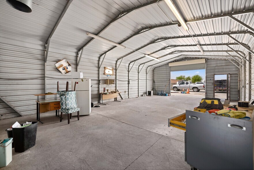 307 W Avenue I, Lancaster, CA à vendre - Photo du bâtiment - Image 3 de 32