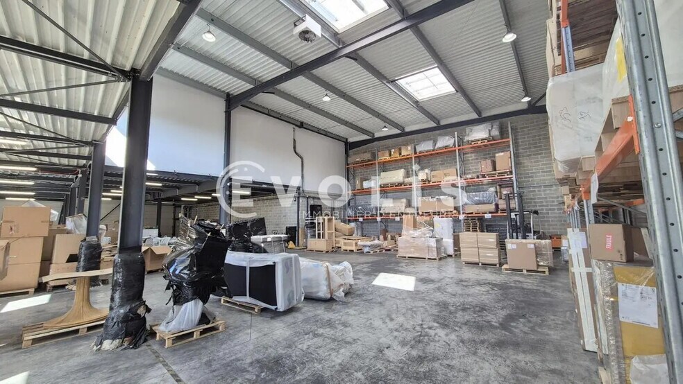 Office in Tremblay-en-France for lease - Interior Photo - Image 2 of 7