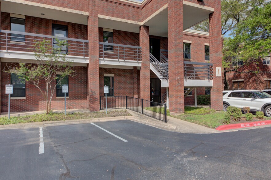 11824 Jollyville Rd, Austin, TX à louer - Photo du bâtiment - Image 3 de 9