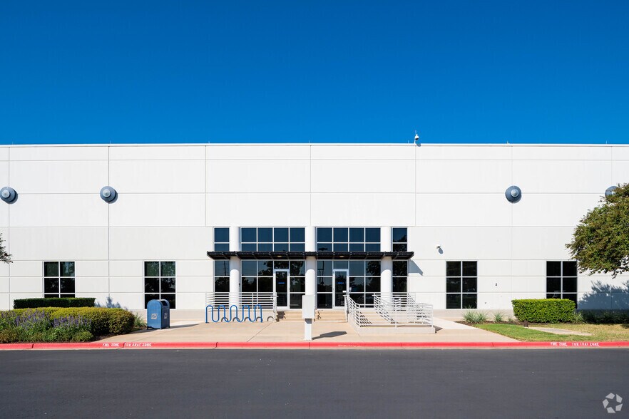 7301 Metro Center Dr, Austin, TX à louer - Photo du bâtiment - Image 3 de 6