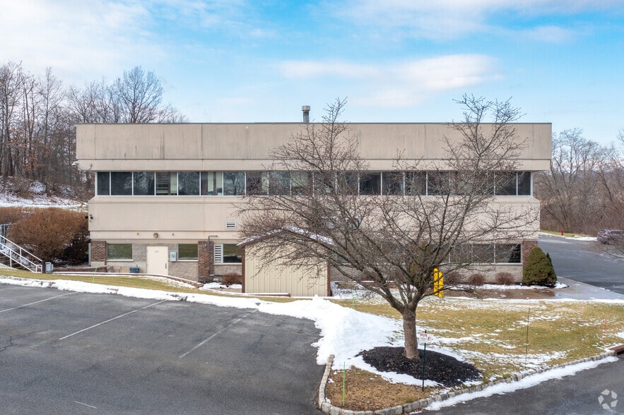 52 Sunrise Park Rd, New Hampton, NY for lease - Building Photo - Image 2 of 3
