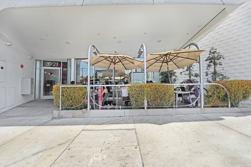 3921 W Sunset Blvd, Los Angeles, CA for sale - Building Photo - Image 2 of 31