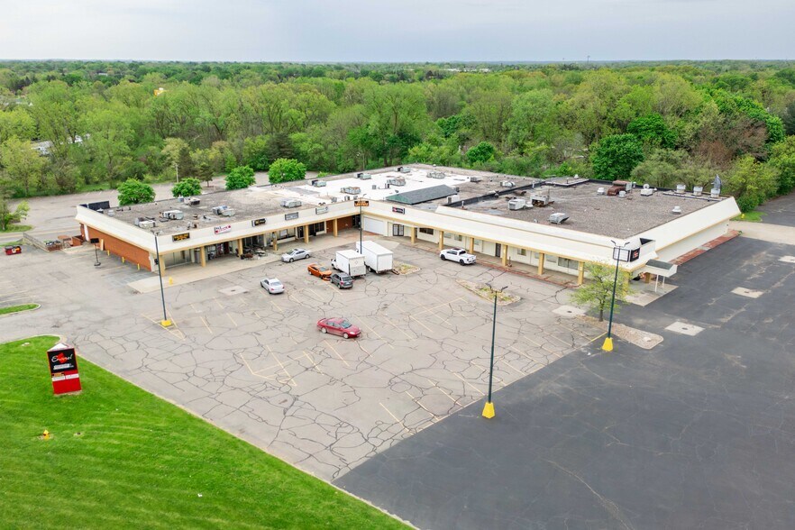 3467-3575 Beecher Rd, Flint, MI à vendre - Photo du bâtiment - Image 1 de 12