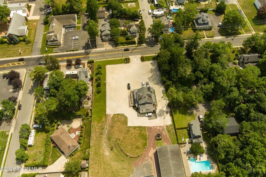 Point Pleasant Sale portefeuille de 2 propriétés à vendre sur LoopNet.ca - Aérien - Image 3 de 5