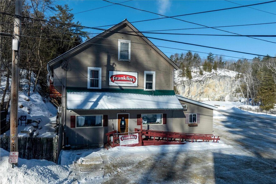25 North St, Proctor, VT à vendre - Photo du bâtiment - Image 1 de 37