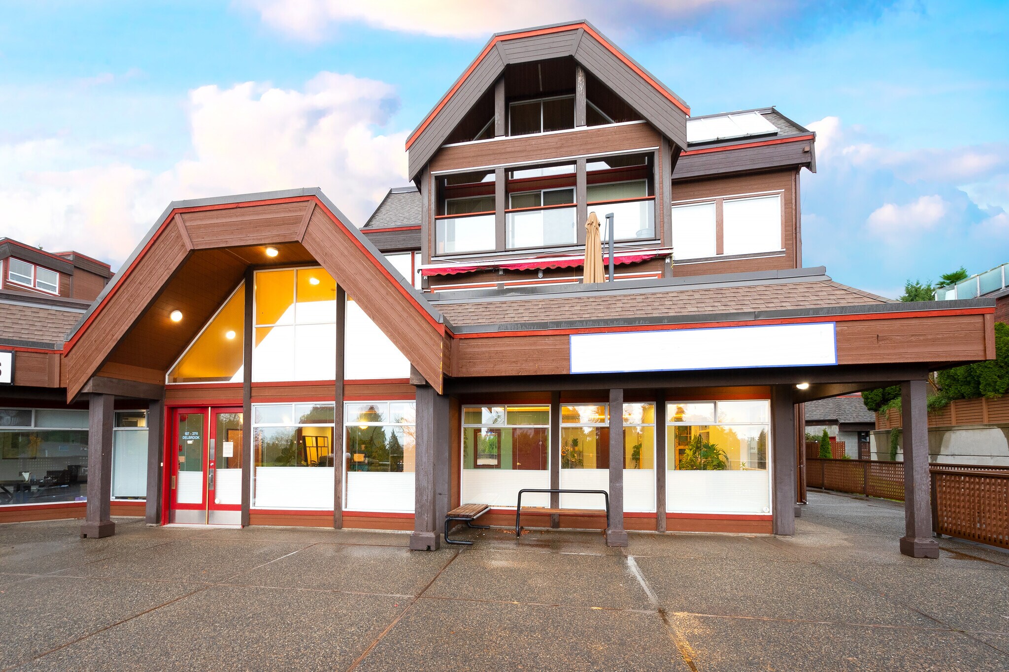 3711 Delbrook Av, North Vancouver, BC à vendre Photo du bâtiment- Image 1 de 1