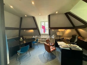 Office/Retail in Versailles for lease Interior Photo- Image 1 of 1