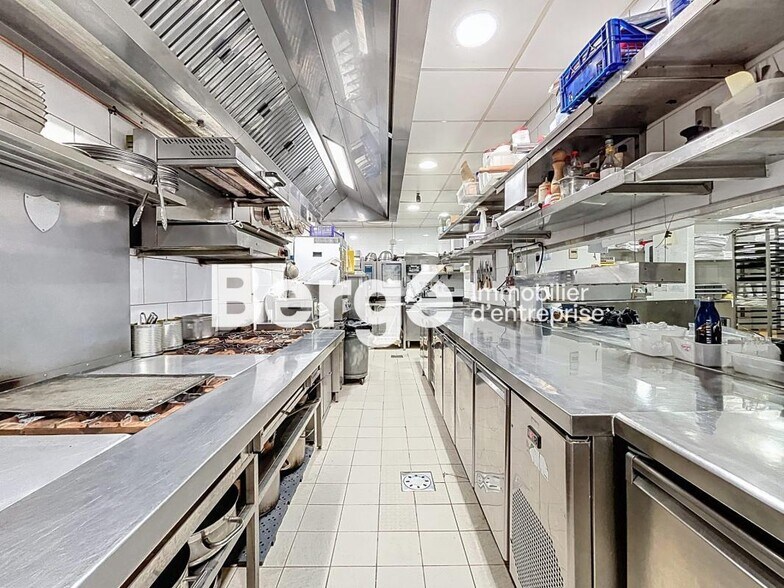 Retail in Villeneuve-Loubet for sale - Interior Photo - Image 2 of 4