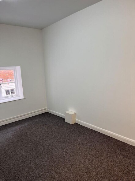 30 High St, Stone à vendre - Photo du bâtiment - Image 3 de 16