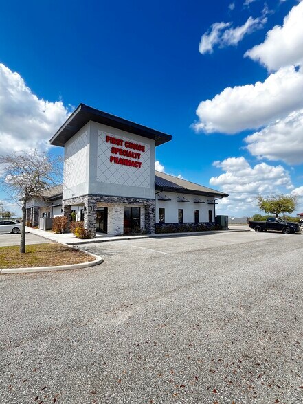 109 Park Place Blvd, Davenport, FL à louer - Photo du bâtiment - Image 2 de 4