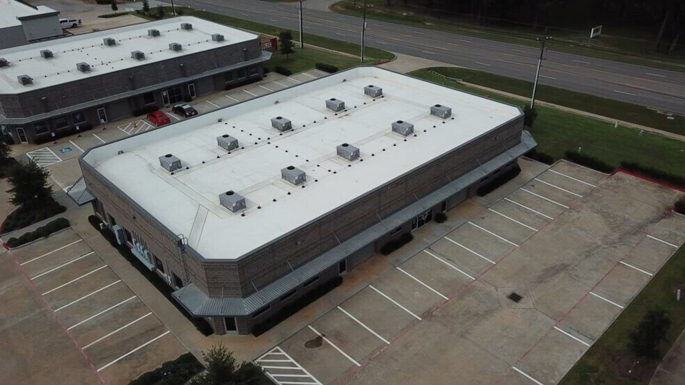 2519 N Frazier St, Conroe, TX à louer - Vidéo sur l’inscription commerciale - Image 2 de 19