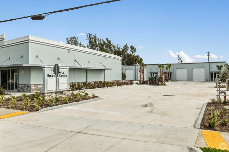 3931 SE Commerce Ave, Stuart, FL à louer - Photo du bâtiment - Image 2 de 23