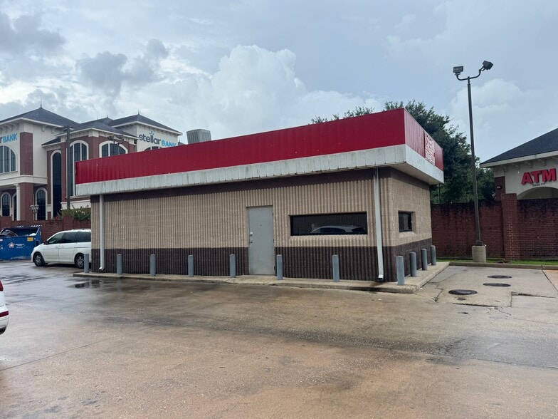 2890 N Dowlen Rd, Beaumont, TX for lease - Building Photo - Image 1 of 7