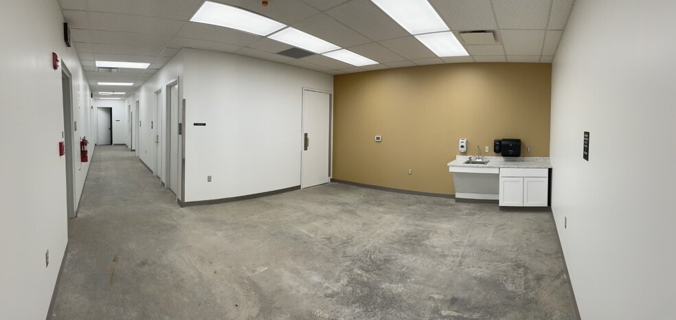 1000 Saint Francis, Taos, NM for lease - Interior Photo - Image 2 of 4