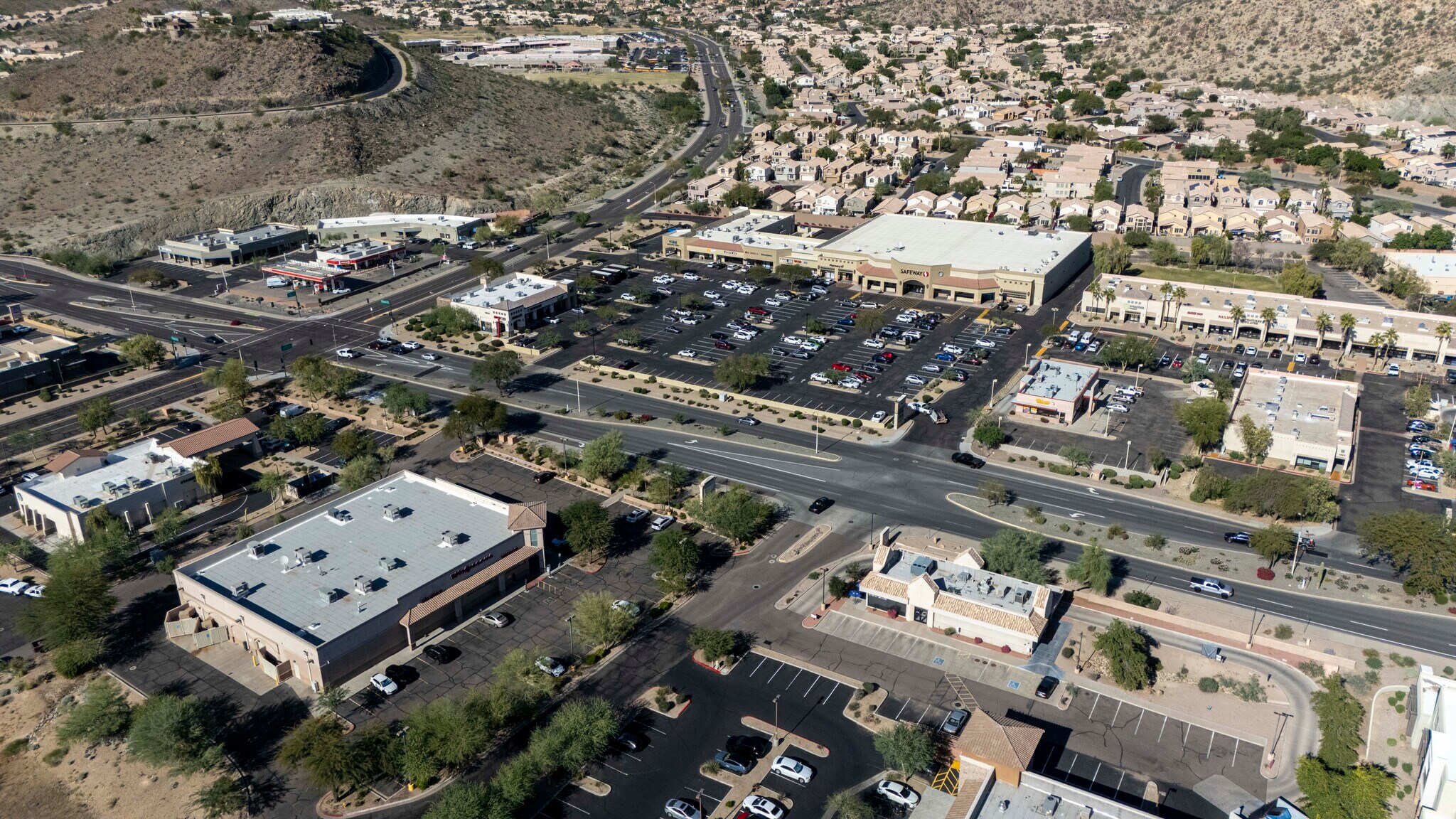 1334 E Chandler Blvd, Phoenix, AZ à louer Photo principale- Image 1 de 4