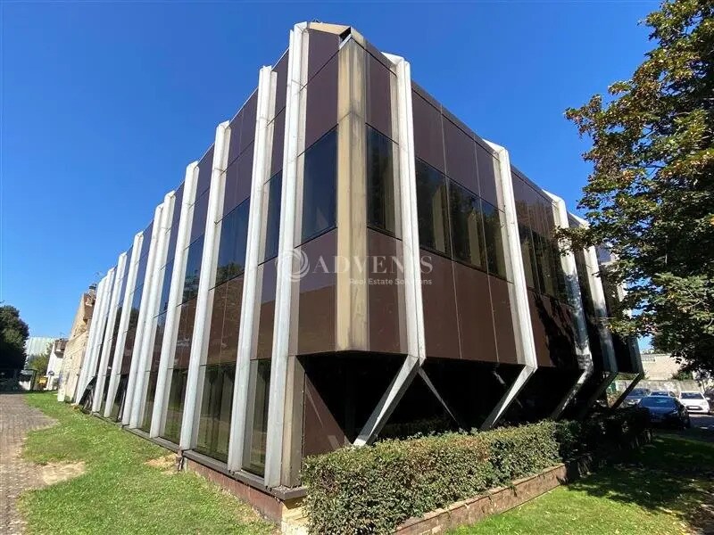 Office in Malakoff for lease Building Photo- Image 1 of 13