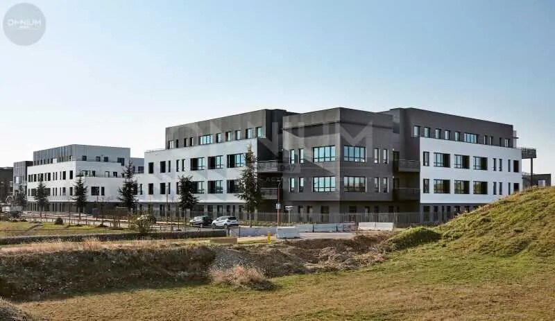 Office in Genas for lease - Building Photo - Image 3 of 9