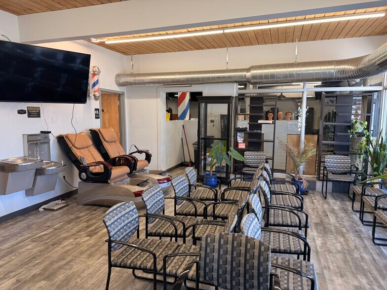 6007 SW 9th St, Des Moines, IA à vendre - Photo intérieure - Image 3 de 5