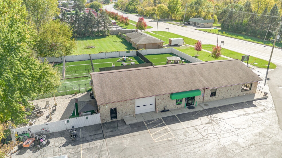 2412 Midland Rd, Saginaw, MI for sale - Building Photo - Image 3 of 28