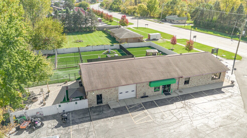 2412 Midland Rd, Saginaw, MI à vendre - Photo du bâtiment - Image 3 de 28