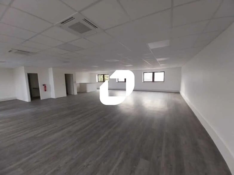 Flex in SAINT-OUEN-L'AUMONE for lease - Interior Photo - Image 3 of 10