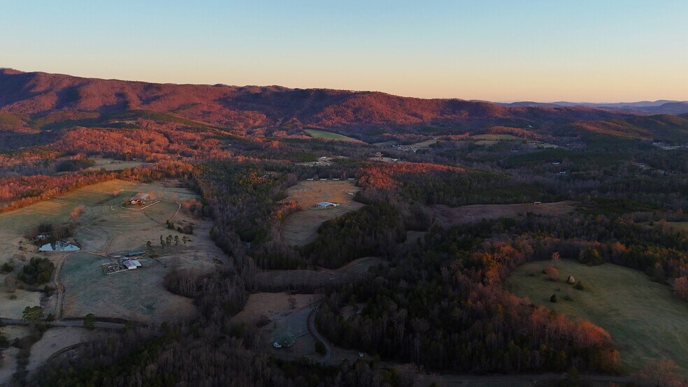 142 Mace Rd, Casar, NC à vendre - Photo du bâtiment - Image 3 de 35