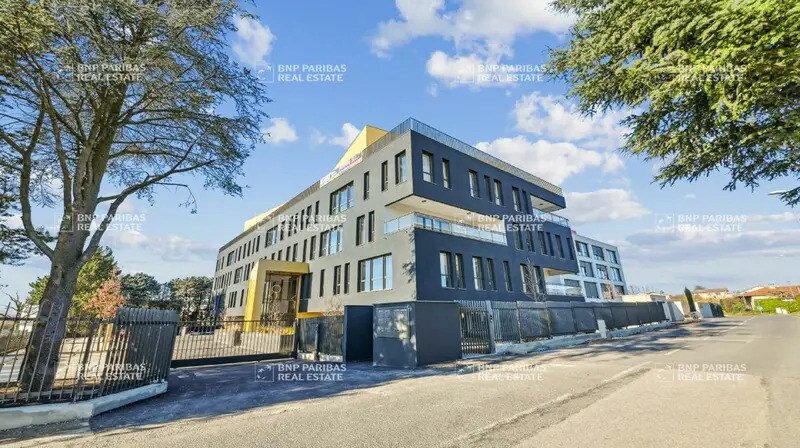 Office in Dardilly for lease - Building Photo - Image 2 of 46