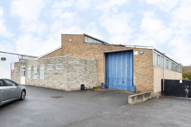 Plus de détails pour Tribune Dr, Sittingbourne - Industriel à louer