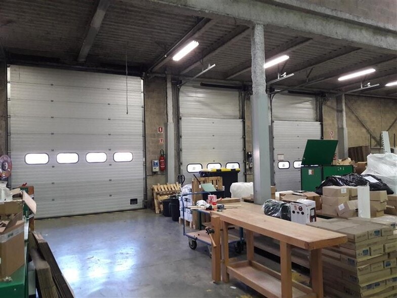 Industrial in Saint-Thibault-des-Vignes for lease - Interior Photo - Image 2 of 6