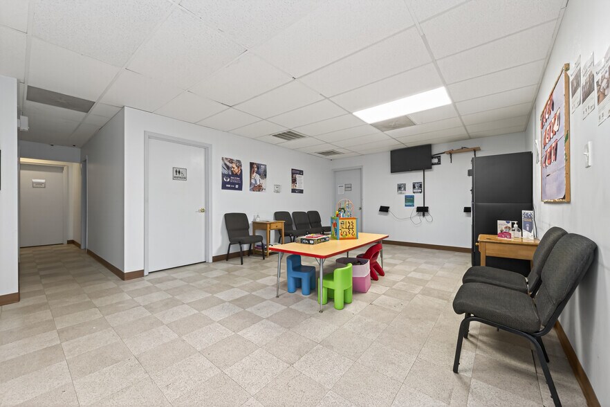 1203 S Houston Ave, Humble, TX à vendre - Photo du bâtiment - Image 3 de 20