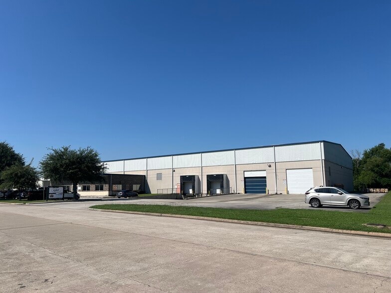 14341 Interdrive W, Houston, TX à vendre - Photo du bâtiment - Image 2 de 5
