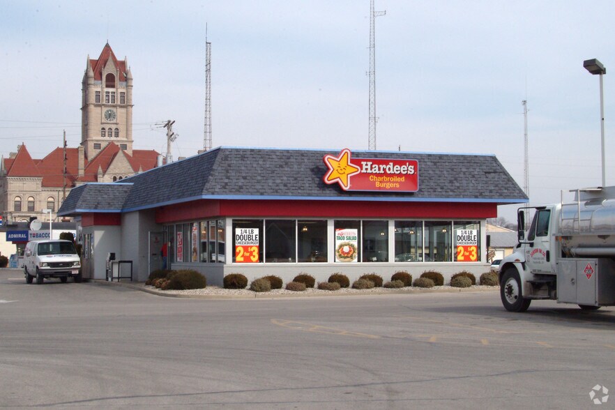 202-212 S Main St, Rushville, IN à louer - Photo du bâtiment - Image 2 de 3