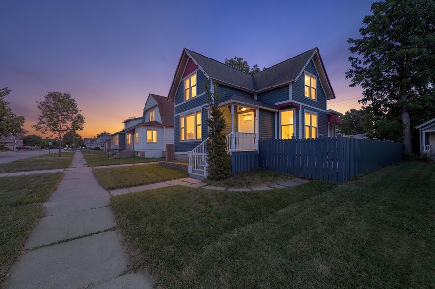 125 S Quincy St, Green Bay, WI for sale - Primary Photo - Image 1 of 56