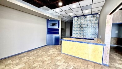 18000 Ventura Blvd, Encino, CA for lease Interior Photo- Image 2 of 3