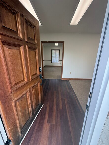 7316 Wallace Rd, Charlotte, NC à louer - Photo du bâtiment - Image 2 de 13
