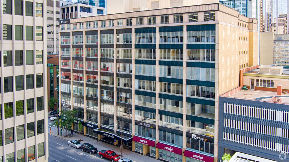 703 6 Av SW, Calgary, AB à louer - Photo du bâtiment - Image 2 de 4