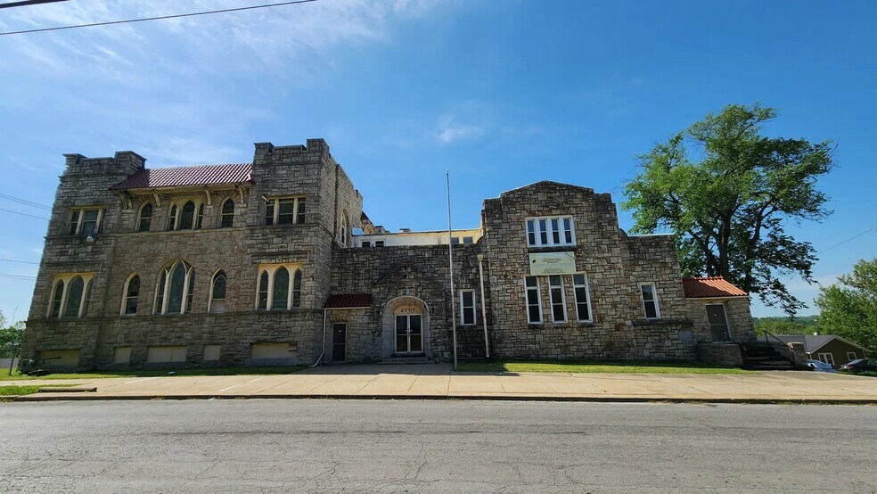 2701 E 43rd St, Kansas City, MO for sale - Building Photo - Image 1 of 15