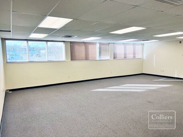 505-507 S Cool Springs Rd, O'Fallon, MO à vendre - Photo intérieure - Image 2 de 4