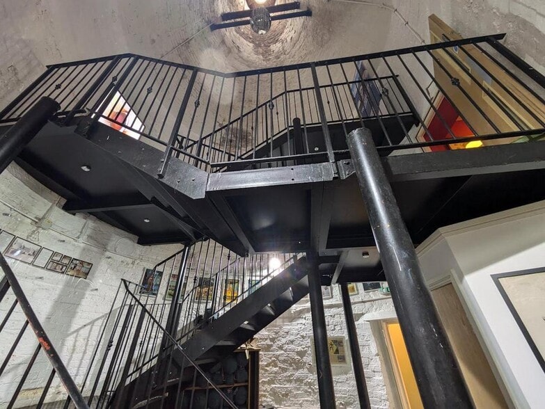 Grange Rd, Tongham à vendre - Photo du bâtiment - Image 3 de 8