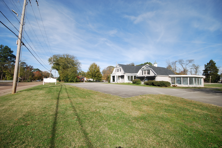 1651 Hollywood Dr, Jackson, TN for lease - Building Photo - Image 3 of 28