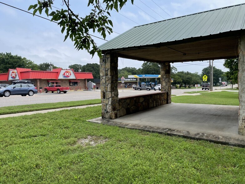 400 S. Broad Street St, Saint Jo, TX à vendre - Photo du bâtiment - Image 2 de 23