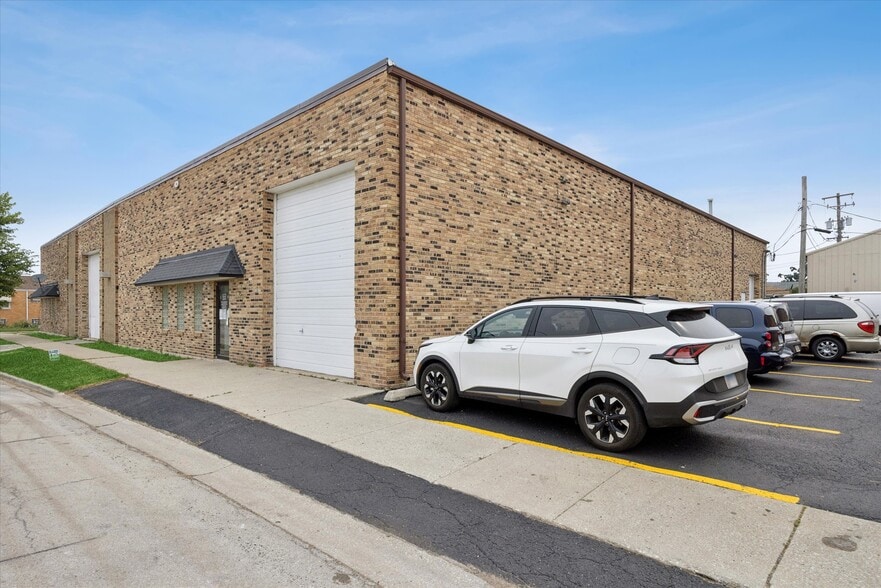4205-4215 Lawndale Ave, Lyons, IL à vendre - Photo du bâtiment - Image 3 de 24