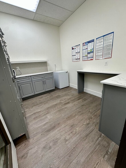 14221-14239 Inwood Rd, Dallas, TX for lease - Building Photo - Image 2 of 6