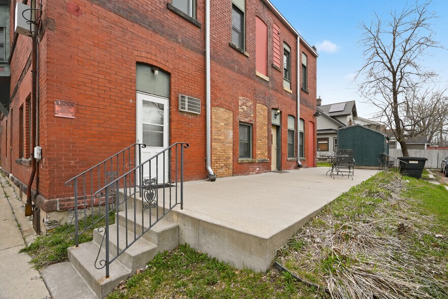 940 3rd St E, Saint Paul, MN à vendre - Photo du bâtiment - Image 3 de 26