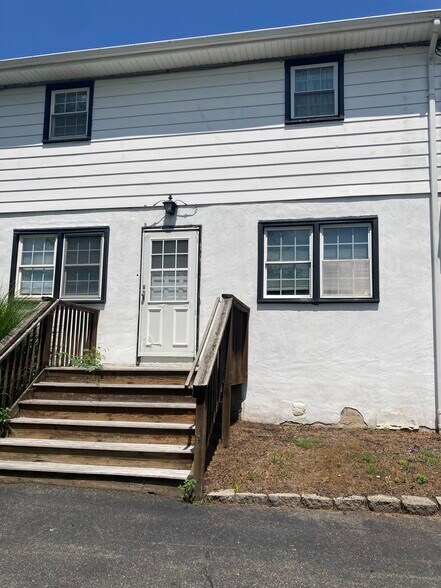 SOBER LIVING / RECOVERY HOMES 27 BEDS portefeuille de 2 propriétés à vendre sur LoopNet.ca - Photo du bâtiment - Image 3 de 16