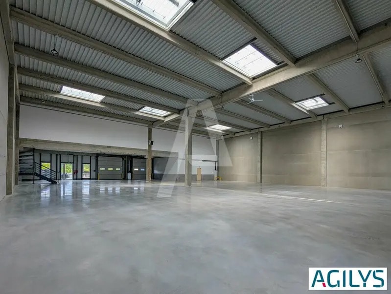 2 Avenue Denis Diderot, Élancourt for lease Building Photo- Image 1 of 13